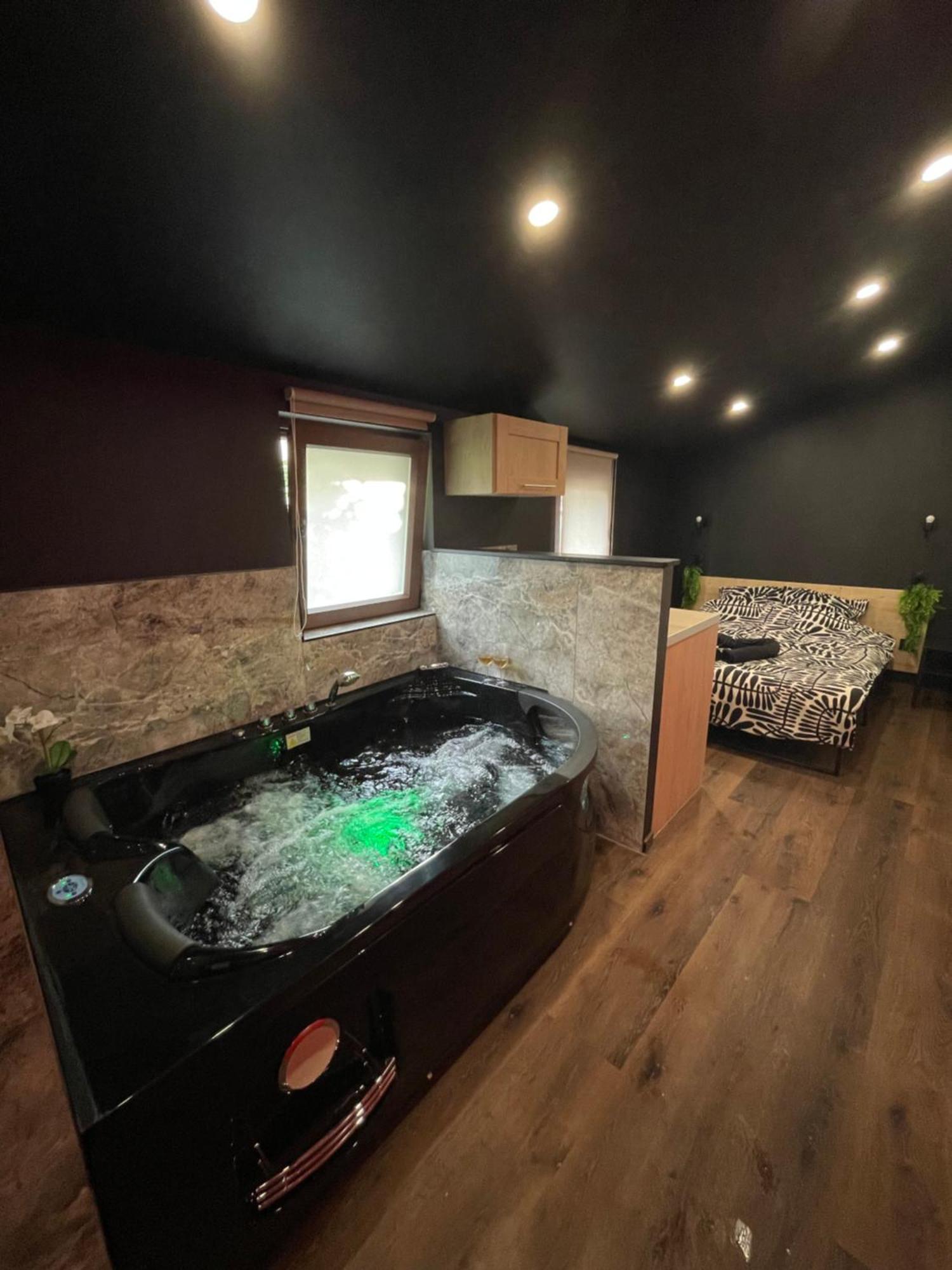 Jacuzzi Love Room Mulhouse Esterno foto